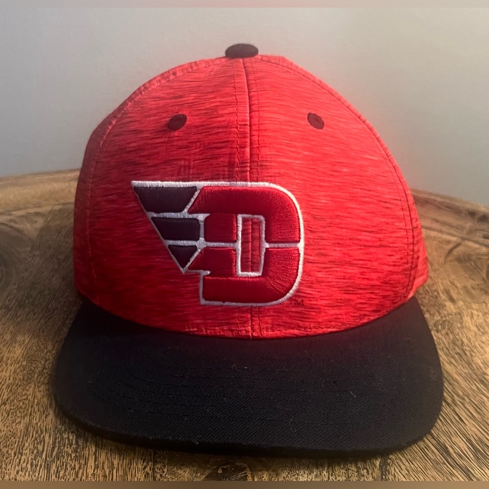 NWOT Dayton Flyers Snap Back Hat